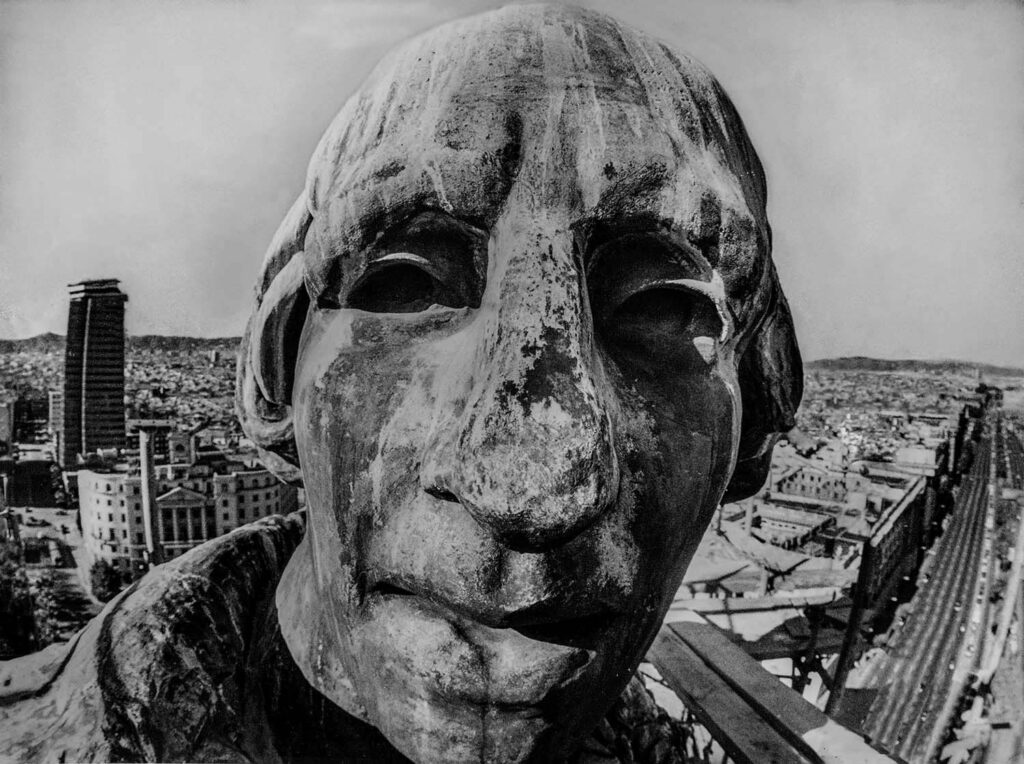 Cara del monument Cristòfor Colom de Barcelona