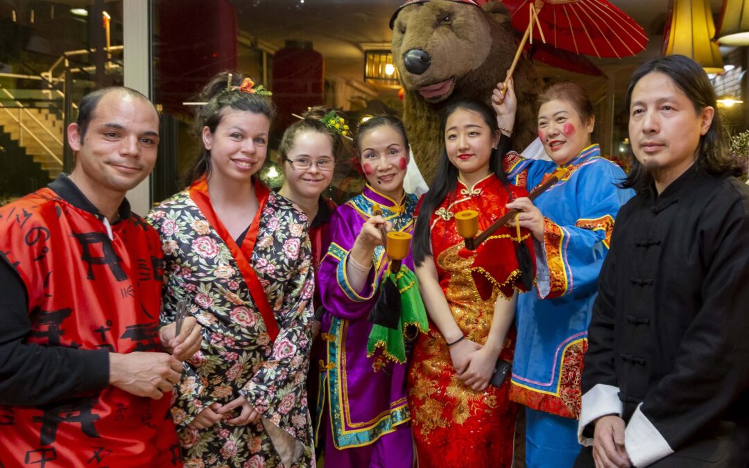 Trabajadores del Inout Hostel celebran el año nuevo chino